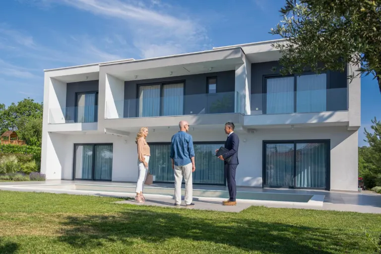 What Does a Luxury Real Estate Advisor Actually Do?